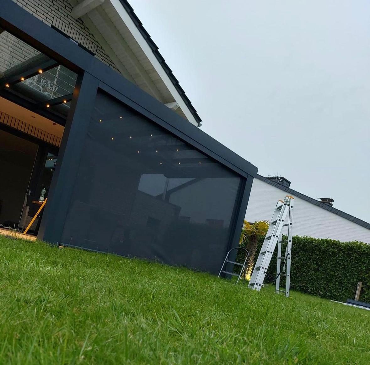 Screen aan een tuinkamer met LED-spots
